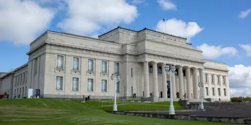 Auckland Museum building at Auckland Domain under a blue sky