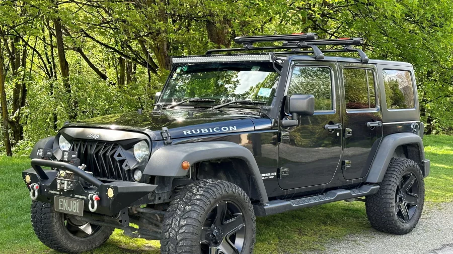 Luxury Jeep Rubicon used for Premium Queenstown Wine Tour in Central Otago