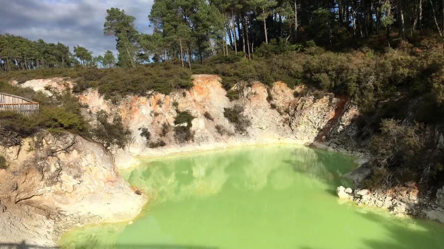 Bright green Devil’s Bath geothermal pool at Wai-O-Tapu Thermal Wonderland in Rotorua, New Zealand