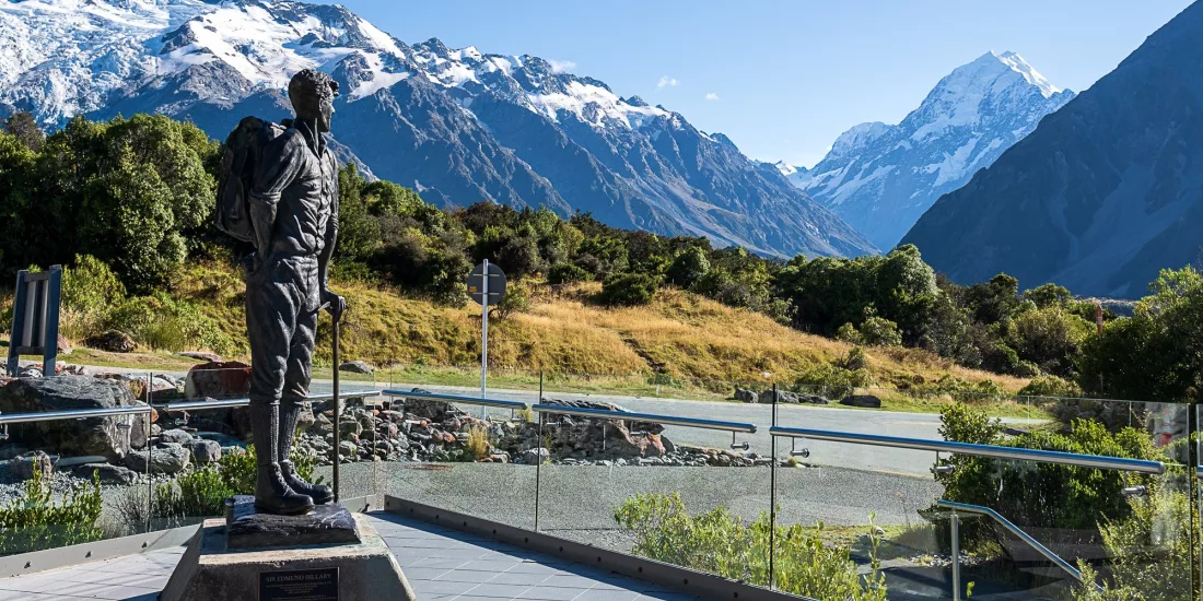 Sir Edmund Hillary statue with Aoraki Mount Cook in background
