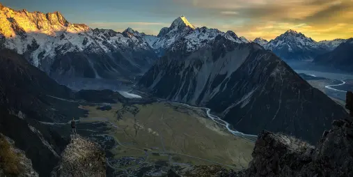 Sunset over Mount Sebastopol and the Hooker Valley in Aoraki/Mount Cook National Park