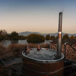Hot Tubs Ōmarama with sunset mountain views in New Zealand