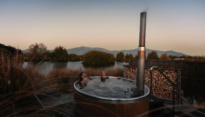Hot Tubs Ōmarama with sunset mountain views in New Zealand