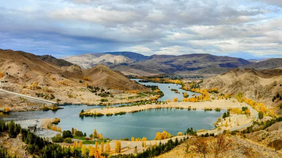 Aerial view of Lake Aviemore and the dam near the final section of the Alps 2 Ocean Cycle Trail