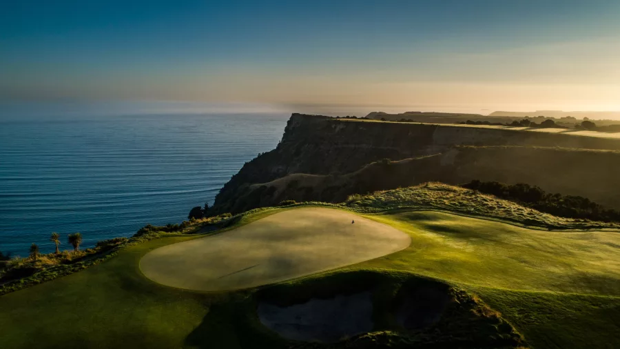 Clifftop golf green at Cape Kidnappers with panoramic ocean views in Hawke’s Bay