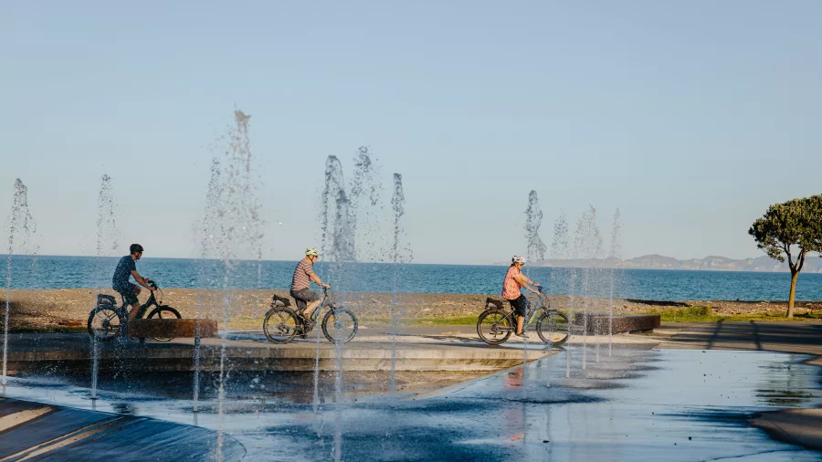 Cyclists riding past fountains along Napier’s coastal section of the Hawke’s Bay Cycle Trails