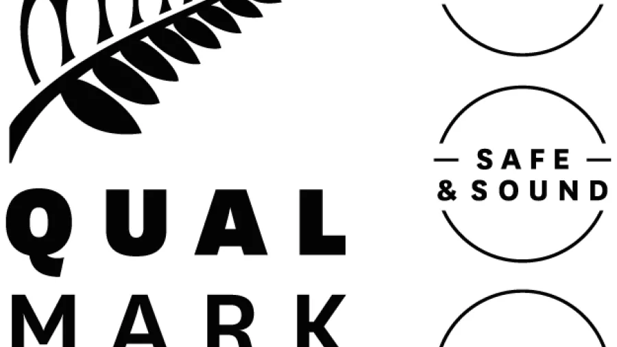 Qualmark Gold Award Logo Stacked