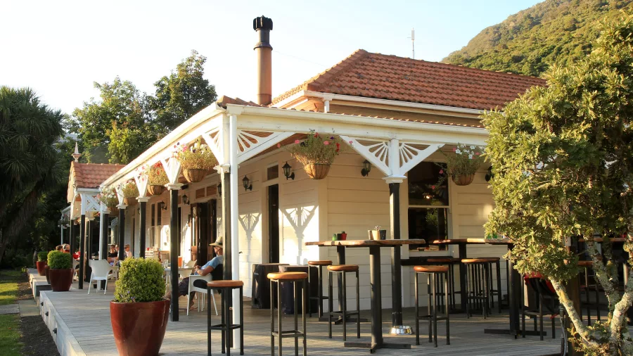 Evening dining on the Furneaux Lodge verandah overlooking the lawns