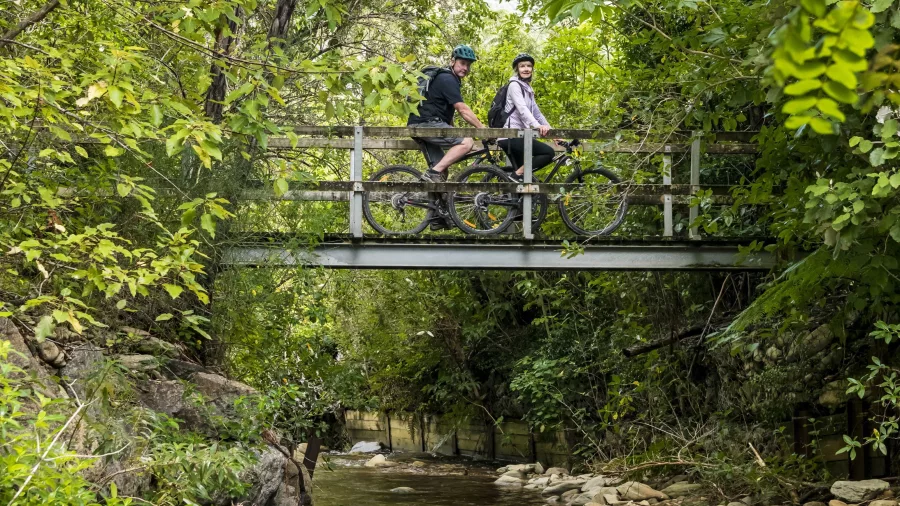 Queen Charlotte Track bikes on bridge couple MH