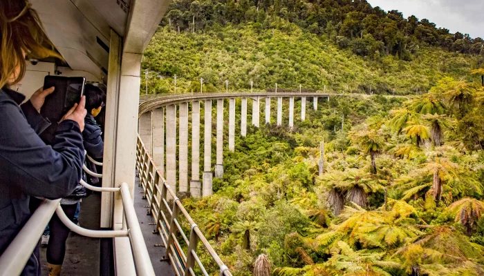 Northern Explorer train passing through the Hapuawhenua viaduct