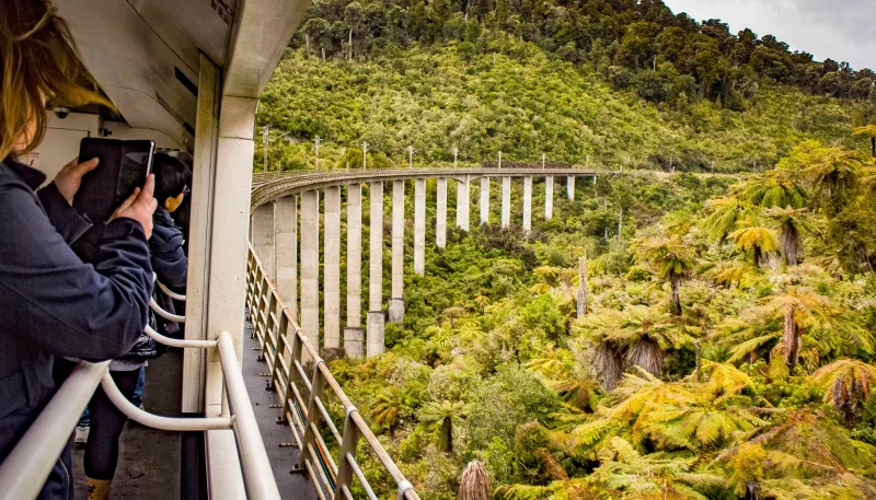Northern Explorer train passing through the Hapuawhenua viaduct