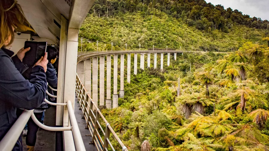 Northern Explorer train passing through the Hapuawhenua viaduct