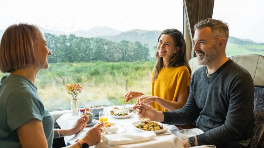 Friends dining in Scenic Plus carriage aboard the TranzAlpine