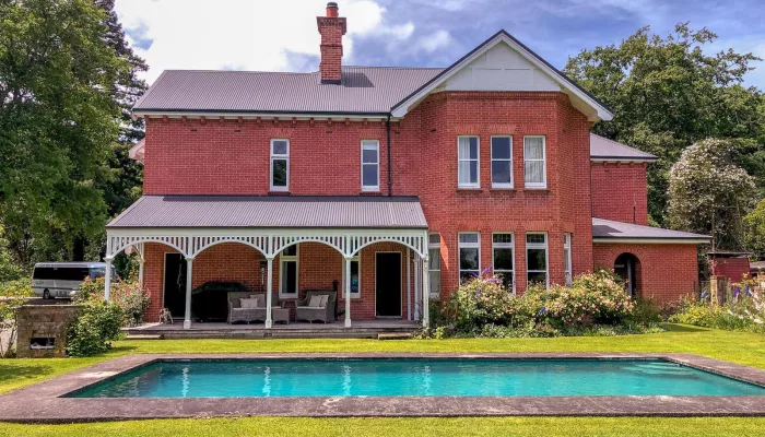 Akaunui Homestead with swimming pool and garden