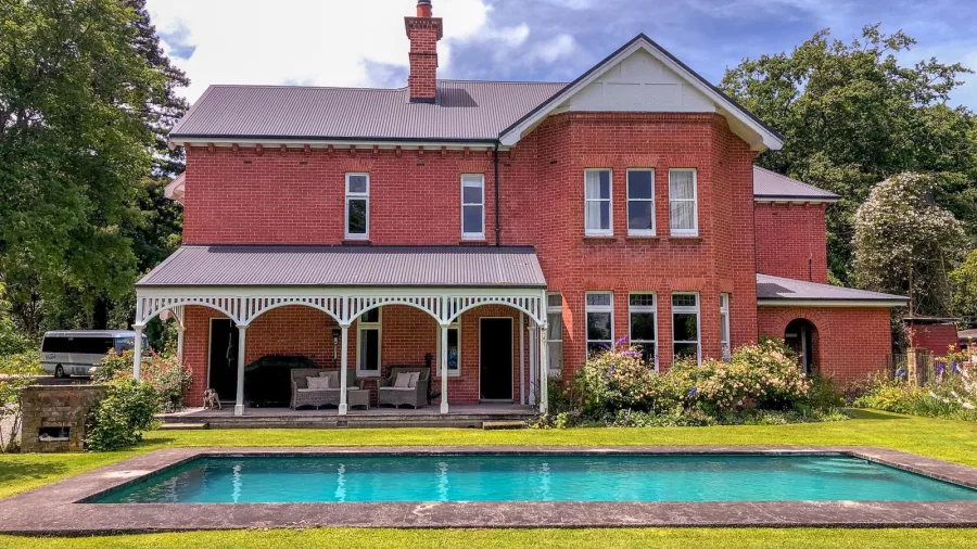 Akaunui Homestead with swimming pool and garden
