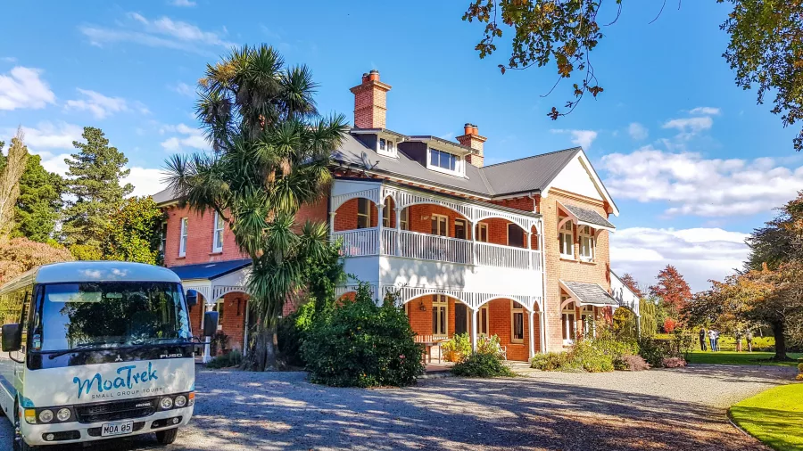 MoaTrek coach at Akaunui Homestead private lunch stop