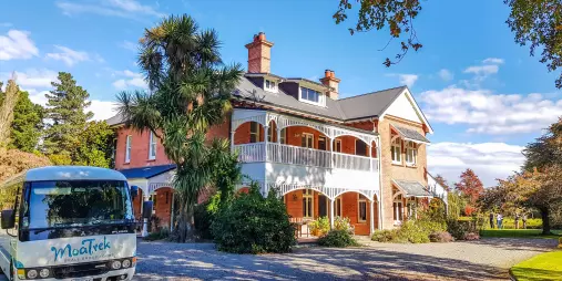 MoaTrek coach at Akaunui Homestead private lunch stop