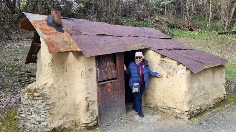 Guest visiting a preserved Chinese miner’s hut in Arrowtown