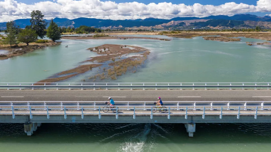 Cyclists crossing bridge over Mapua Estuary on the Great Taste Trail
