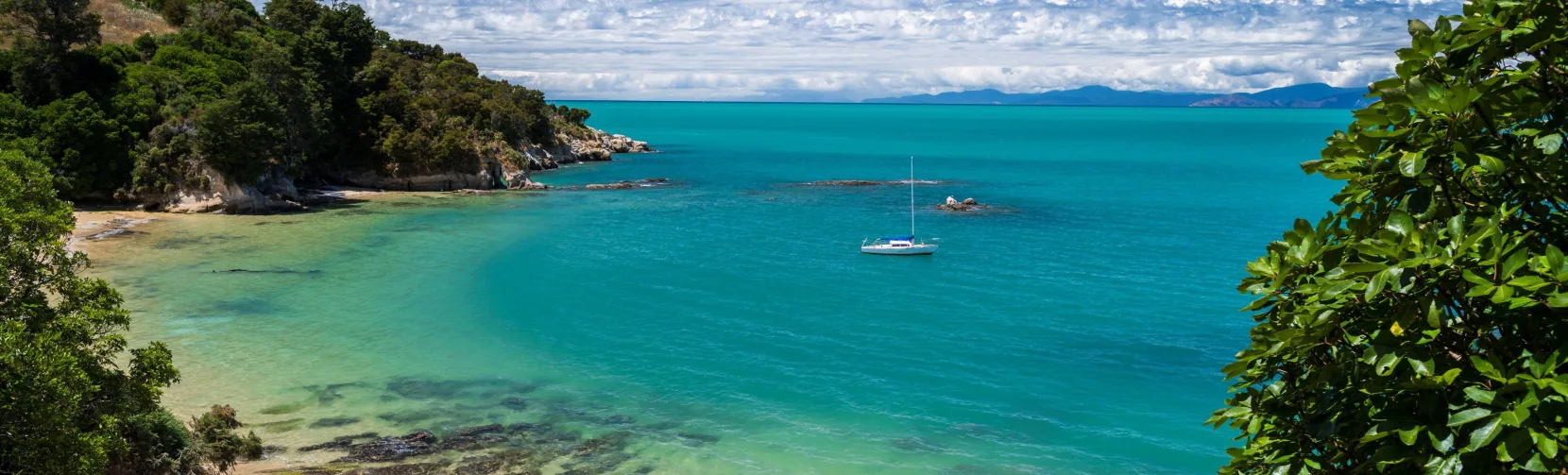 Stephens Bay beach with turquoise waters in Kaiteriteri, Nelson Tasman