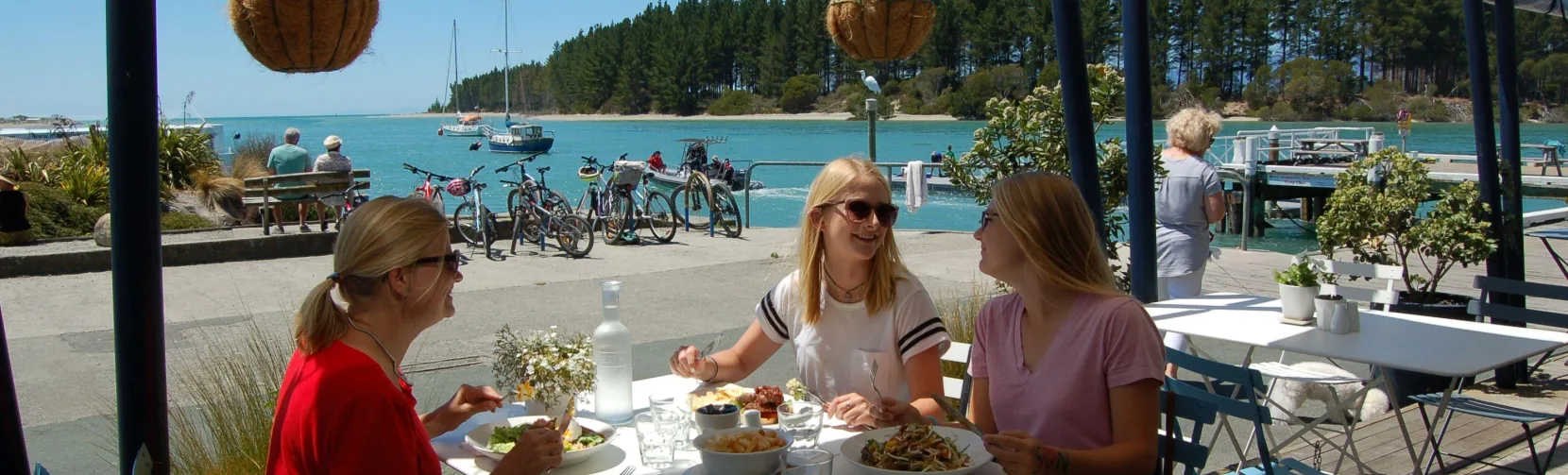 Outdoor dining at Jellyfish Restaurant and Bar, Mapua Wharf