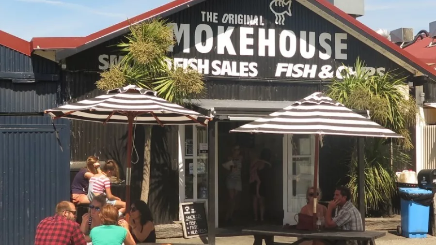 People dining outside The Smokehouse during Magical Mapua tour