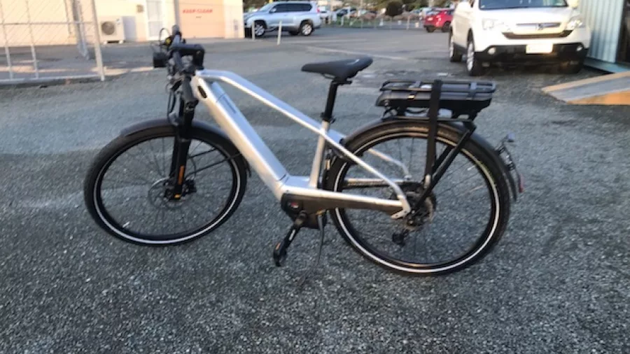 Extra large Scott Silencer premium e-bike parked outside Nelson Cycle Hire