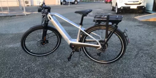 Extra large Scott Silencer premium e-bike parked outside Nelson Cycle Hire