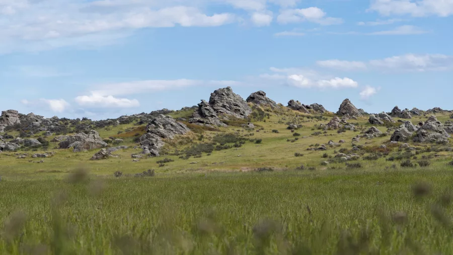 Rocky ridgeline and grassland near Middlemarch