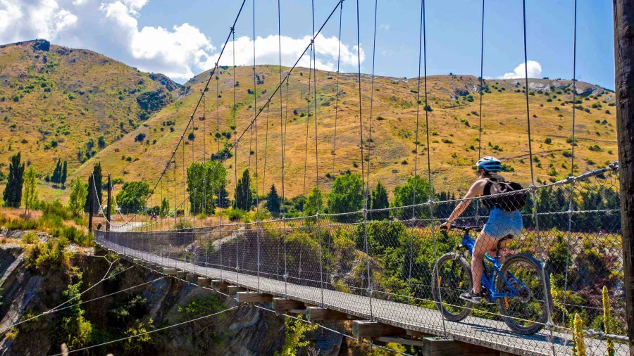 Cyclist crossing the iconic Edgar Bridge on the Gibbston trail