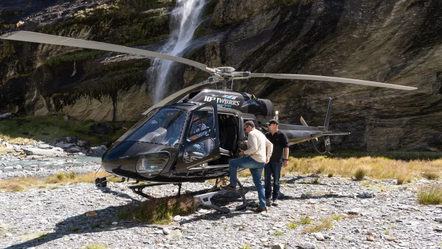 Heli Glenorchy helicopter landing in Earnslaw Burn valley