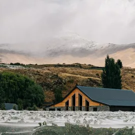 Kinross Cellar Door with vineyard and mountain views in Gibbston, Central Otago