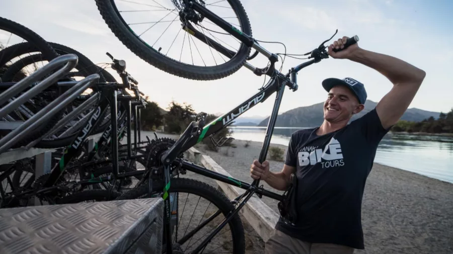 Support crew unloading mountain bikes at Lake Hawea trail start