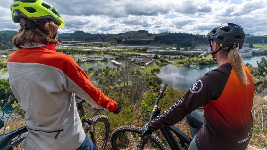 Two cyclists overlooking the Waikato River from the Huka Falls trail