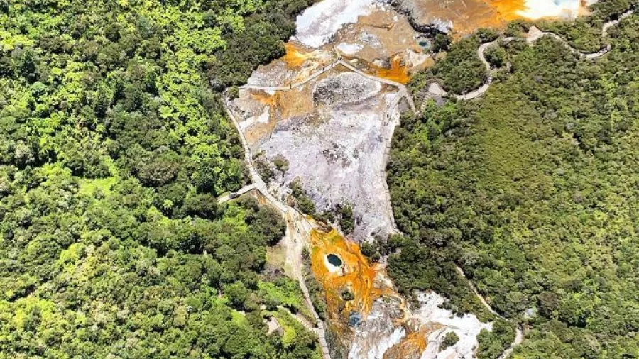 Alt tag: Aerial photo of Orakei Korako geothermal features beside the Waikato River