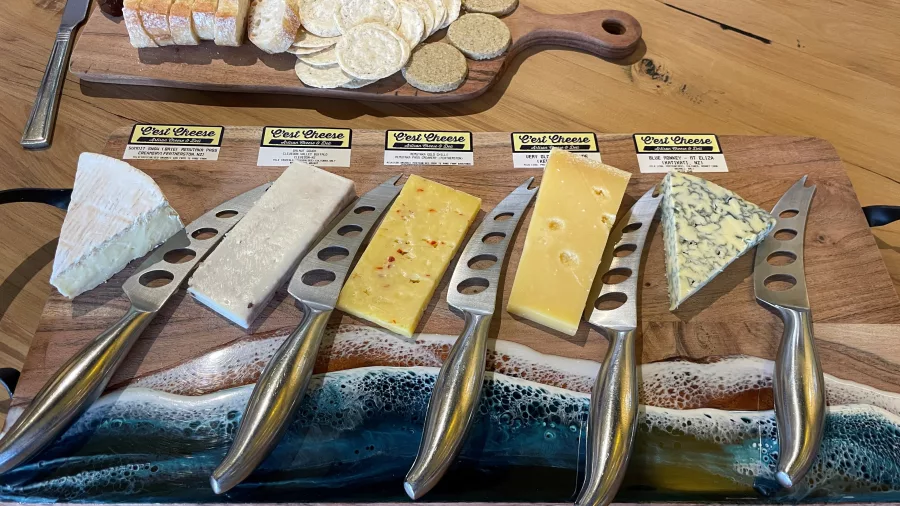 Artisan cheese tasting platter at C’est Cheese in Featherston featuring a variety of handcrafted cheeses and crackers
